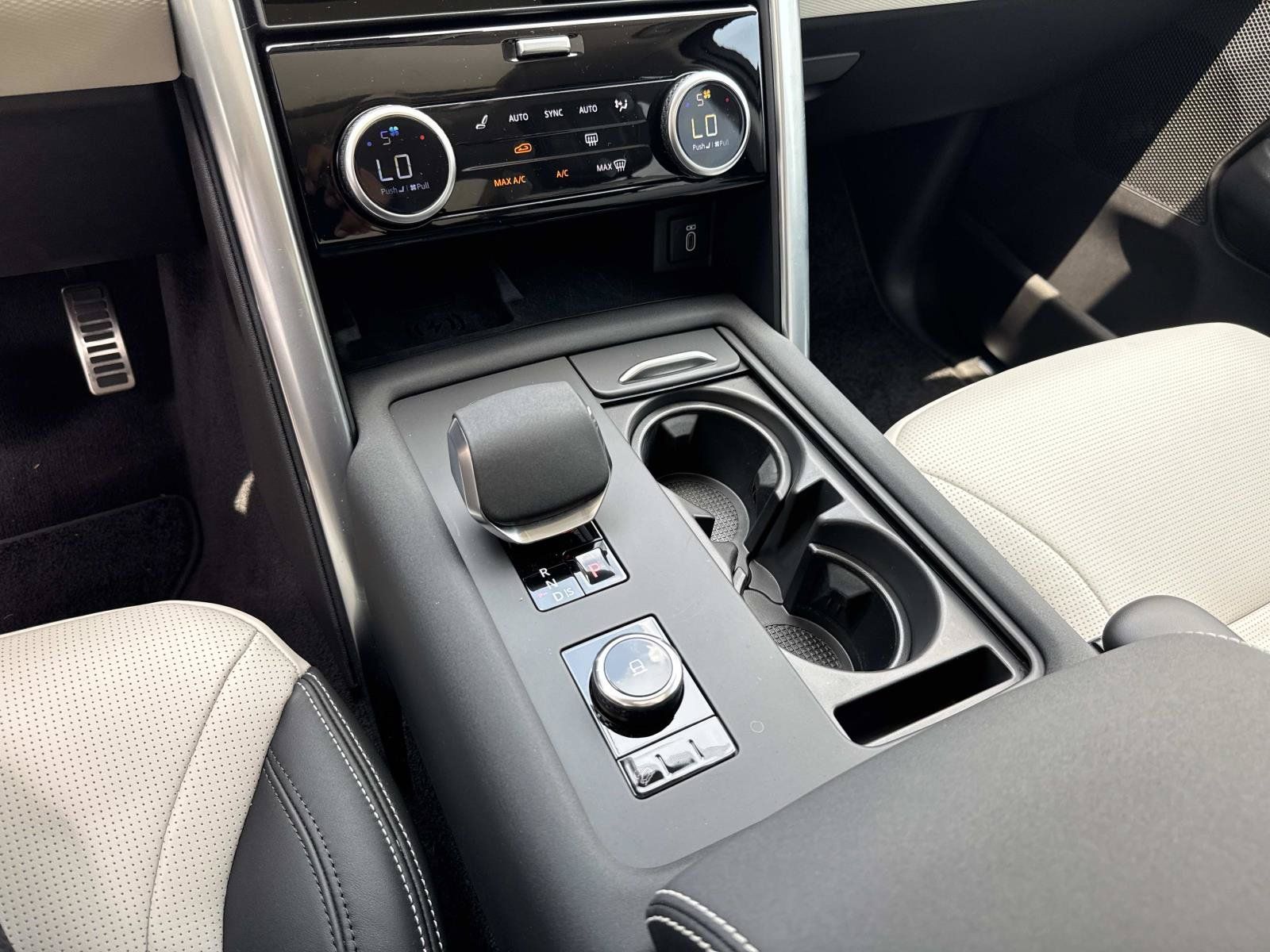 Certified 2026 Land Rover Discovery Limited Edition AWD/4WD image 27