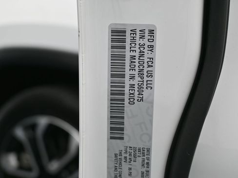 Used 2023 Jeep Compass Limited image 17