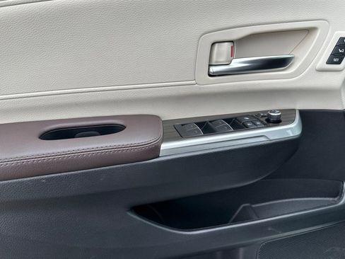 Used 2024 Toyota Sienna Platinum image 11