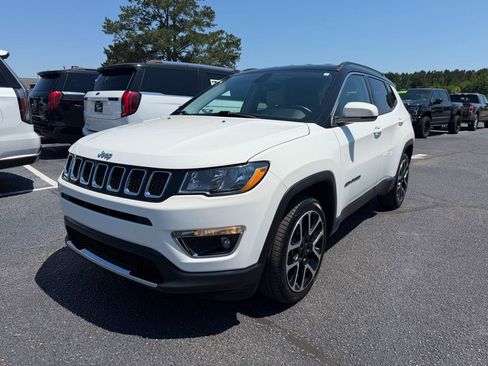 Used 2018 Jeep Compass Limited w/ Navigation Group FWD image 2