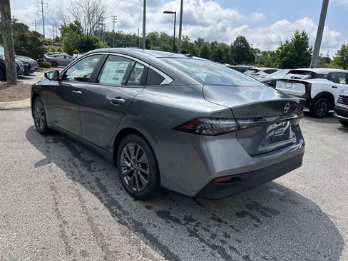 New 2026 Nissan Sentra SL w/ Floor Mat Package FWD image 5