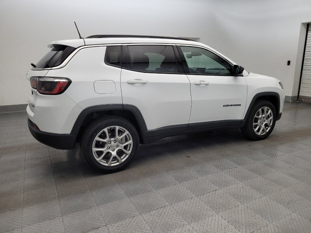 Used 2022 Jeep Compass Latitude w/ Sun and Sound Group AWD/4WD image 10