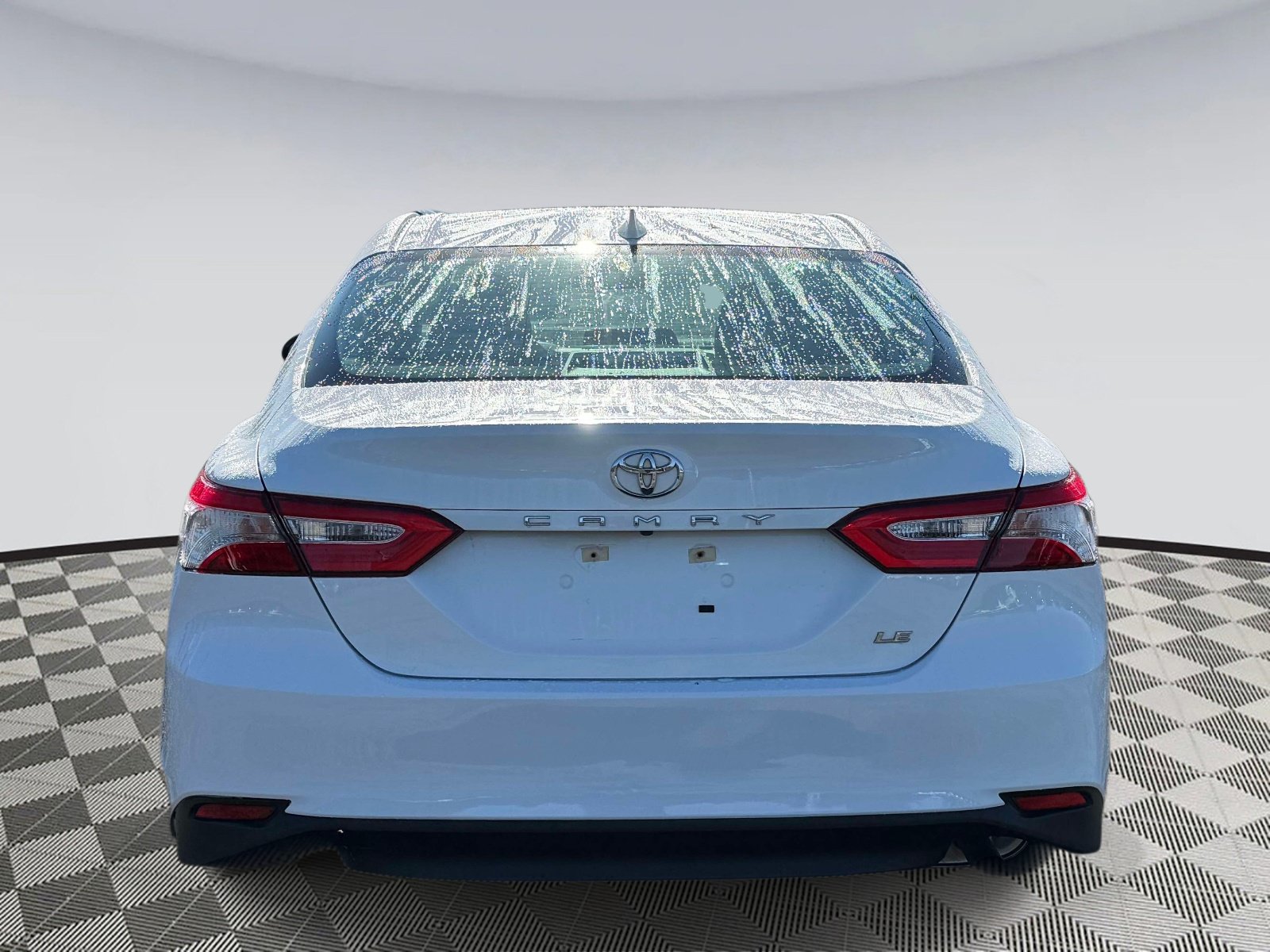 Used 2020 Toyota Camry LE FWD image 3