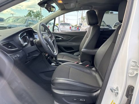 Used 2022 Buick Encore Preferred w/ Safety Package FWD image 9