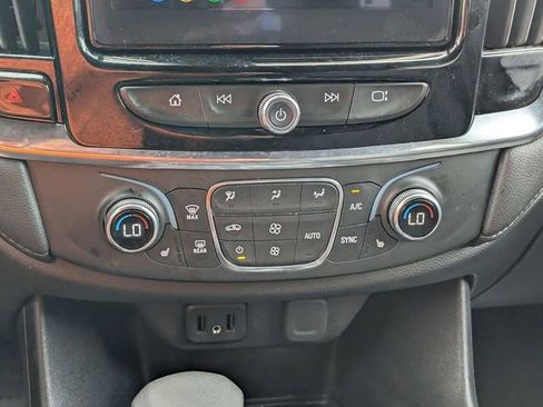 Used 2023 Chevrolet Traverse LT image 30