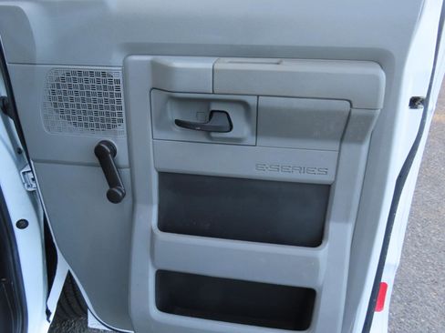 Used 2013 Ford E-250 and Econoline 250 RWD image 15