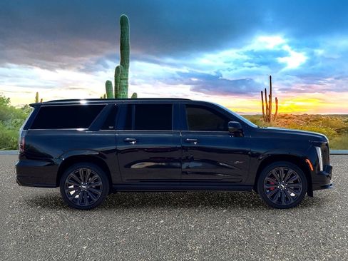 Used 2025 Cadillac Escalade ESV V AWD/4WD image 5