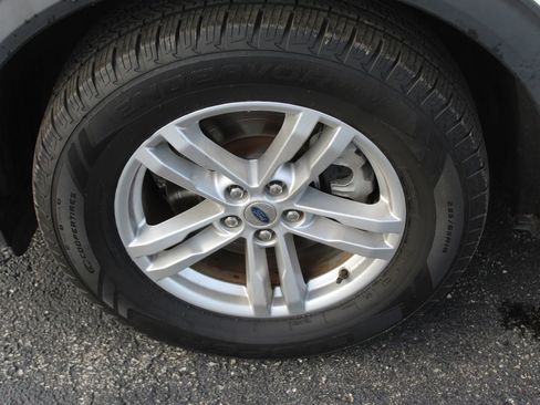 Used 2020 Ford Explorer XLT w/ Equipment Group 202A image 2