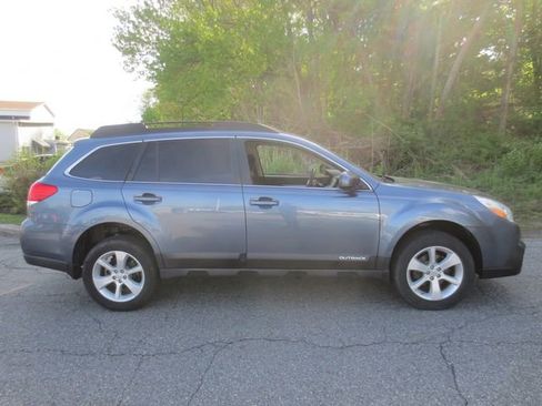 Used 2013 Subaru Outback 2.5i Premium w/ All-Weather Pkg AWD/4WD image 10