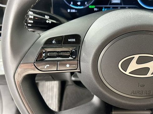 Used 2025 Hyundai Elantra Limited FWD image 23