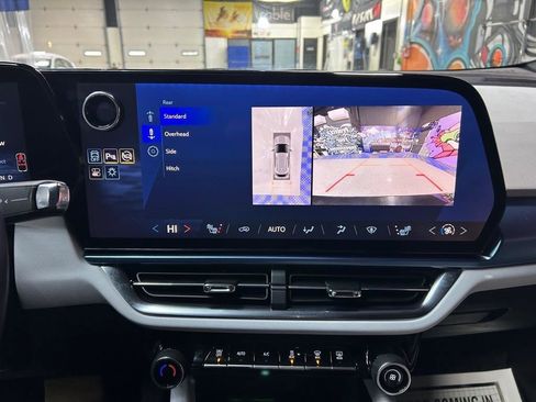 Used 2025 Chevrolet Equinox EV LT w/ Convenience Package image 21