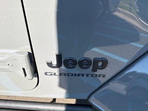 Used 2021 Jeep Gladiator Sport AWD/4WD image 28