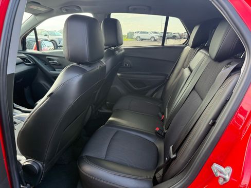 Used 2017 Chevrolet Trax LT w/ LT Convenience Package FWD image 11