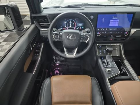 Used 2024 Lexus GX 550 image 12