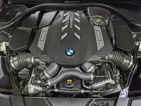 Used 2022 BMW 750i xDrive w/ Executive Package image 32