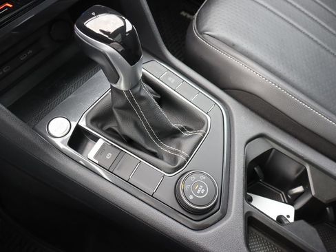 Used 2022 Volkswagen Tiguan SE AWD/4WD image 9