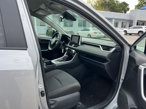 Used 2025 Toyota RAV4 LE AWD/4WD image 12