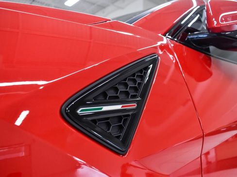Used 2022 Lamborghini Urus AWD/4WD image 12