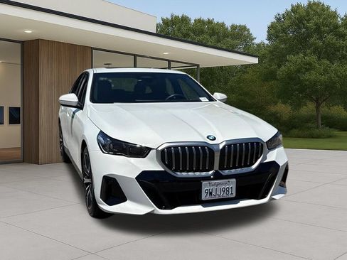 Used 2026 BMW 530i w/ M Sport Package RWD image 5