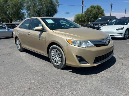 Used 2012 Toyota Camry LE image 3