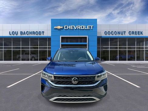 Used 2024 Volkswagen Taos SE FWD image 3