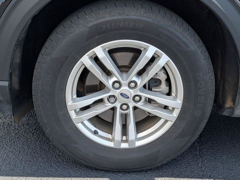 Used 2022 Ford Explorer XLT w/ Equipment Group 202A AWD/4WD image 9