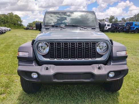 Used 2024 Jeep Wrangler Unlimited Sport AWD/4WD image 2