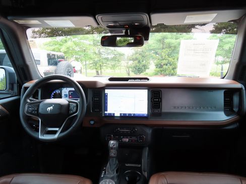 Used 2024 Ford Bronco Outer Banks image 13