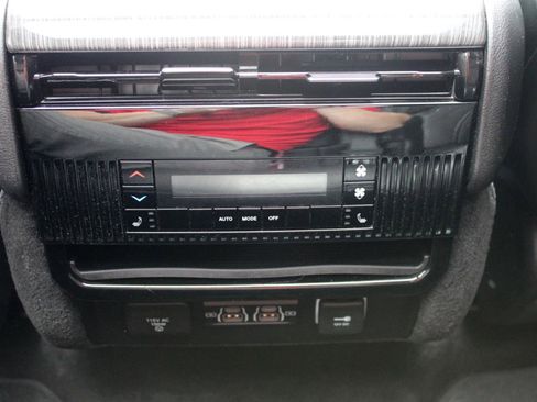 Used 2022 Jeep Wagoneer Series III w/ Premium Group I image 44