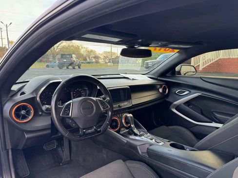 Used 2017 Chevrolet Camaro LT image 9