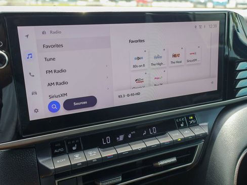 Used 2025 Toyota Camry XSE FWD image 5