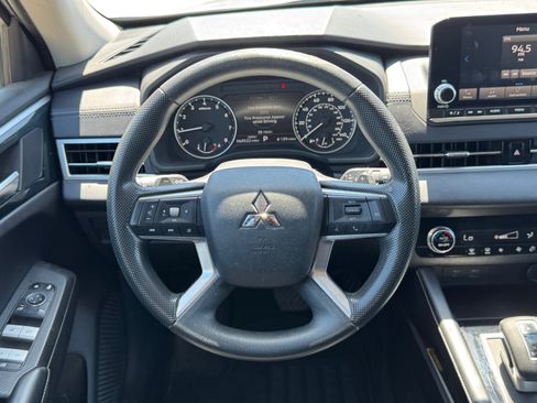 Used 2022 Mitsubishi Outlander ES FWD image 13