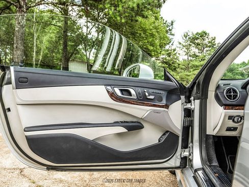 Used 2017 Mercedes-Benz SL 550 image 30