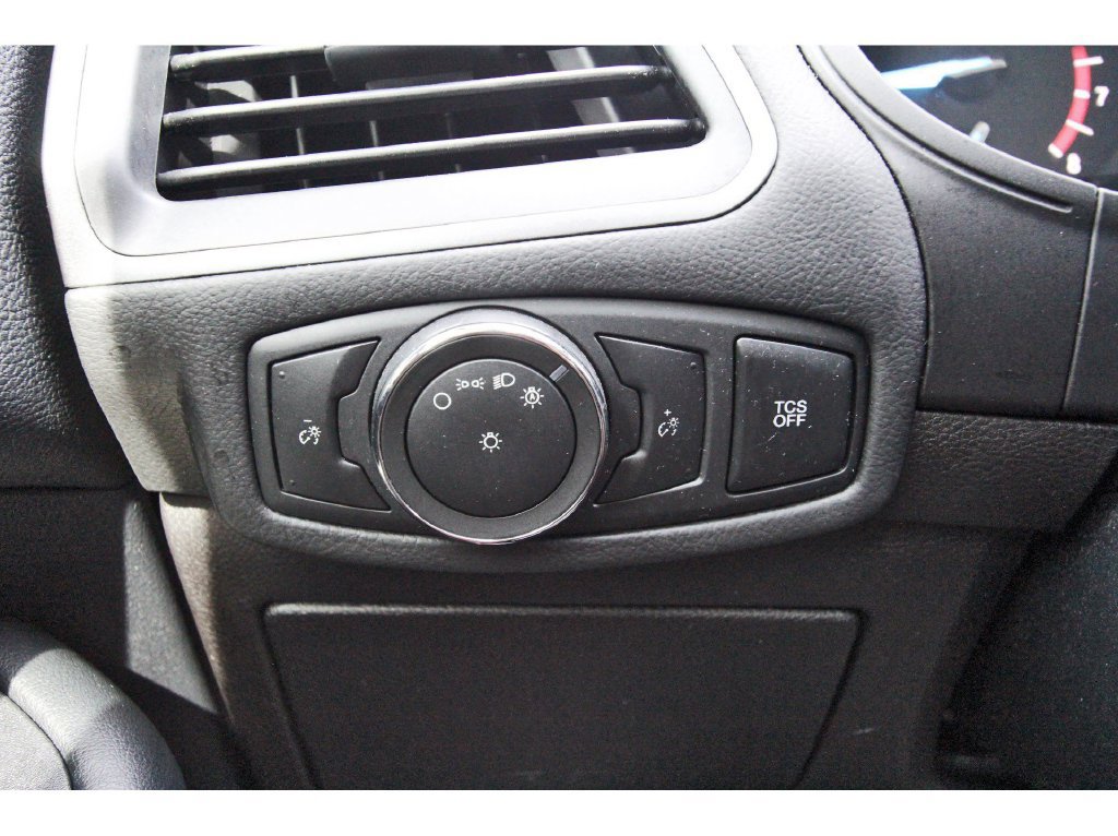 Used 2019 Ford Edge SE FWD image 18