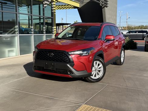 Used 2023 Toyota Corolla Cross LE image 2