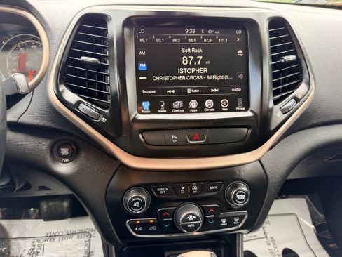 Used 2018 Jeep Cherokee Limited w/ Trailer Tow Group AWD/4WD image 36