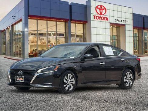 Used 2023 Nissan Altima 2.5 S FWD image 2
