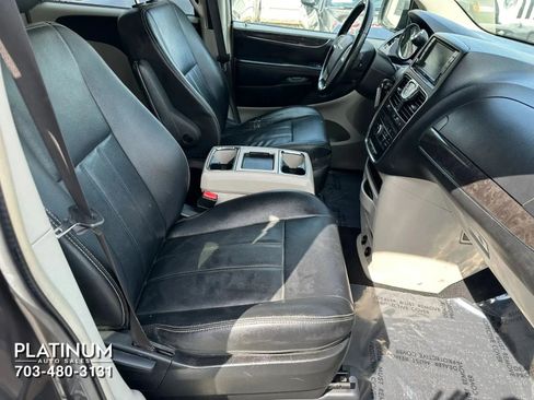 Used 2015 Chrysler Town & Country Touring FWD image 12