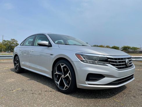 Used 2020 Volkswagen Passat 2.0T R-Line image 2