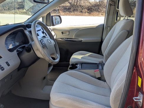 Used 2011 Toyota Sienna LE w/ Towing Pkg image 26