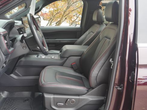 Certified 2024 Ford Expedition Limited AWD/4WD image 3