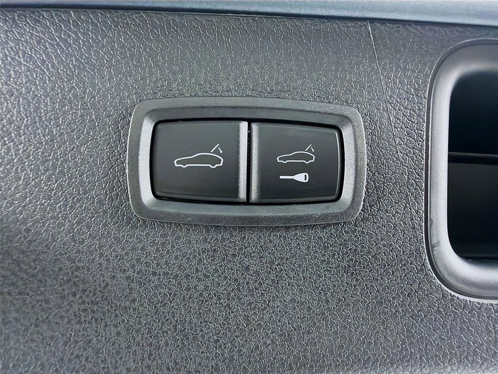 Certified 2026 Porsche Macan AWD/4WD image 24