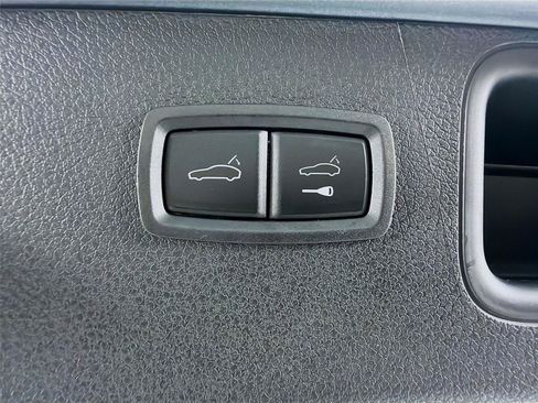 Used 2026 Porsche Macan AWD/4WD image 24