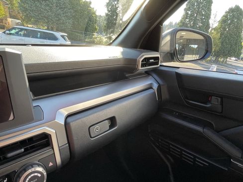 Certified 2025 Toyota 4Runner TRD Off-Road AWD/4WD image 24