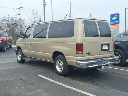 Used 2013 Ford E-150 and Econoline 150 XLT w/ XLT Premium Pkg image 5