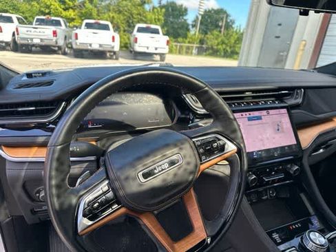 Used 2023 Jeep Grand Cherokee Summit AWD/4WD image 9