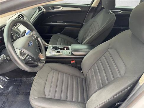 Used 2020 Ford Fusion SE FWD image 10
