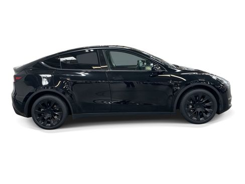 Certified 2023 Tesla Model Y Long Range AWD/4WD image 7