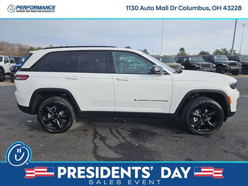 New 2025 Jeep Grand Cherokee Altitude image 8