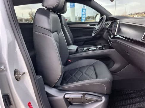 Used 2024 Volkswagen Atlas Cross Sport SE image 12